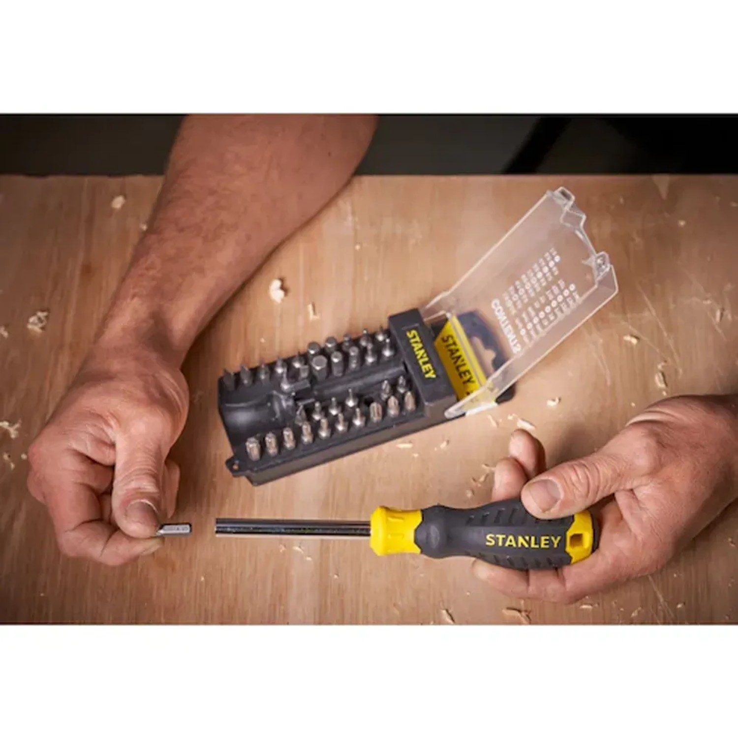 Set di cacciaviti Stanley con inserti, giallo-nero, per vari lavori di avvitatura.