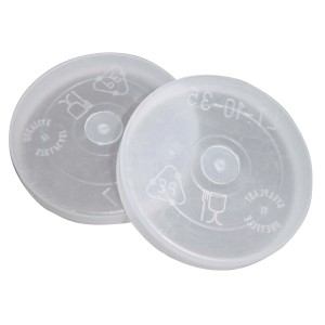 Due coperchi t.b.t. trasparenti per contenitori di raccolta, primo piano.