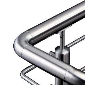 Dettaglio di un corrimano in acciaio inox per scale e ringhiere.