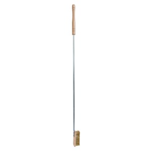 Spazzola per barbecue con manico in legno e asta in metallo per pulire le griglie.