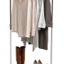 Appendino con vestiti e scarpe. Organizer armadio.