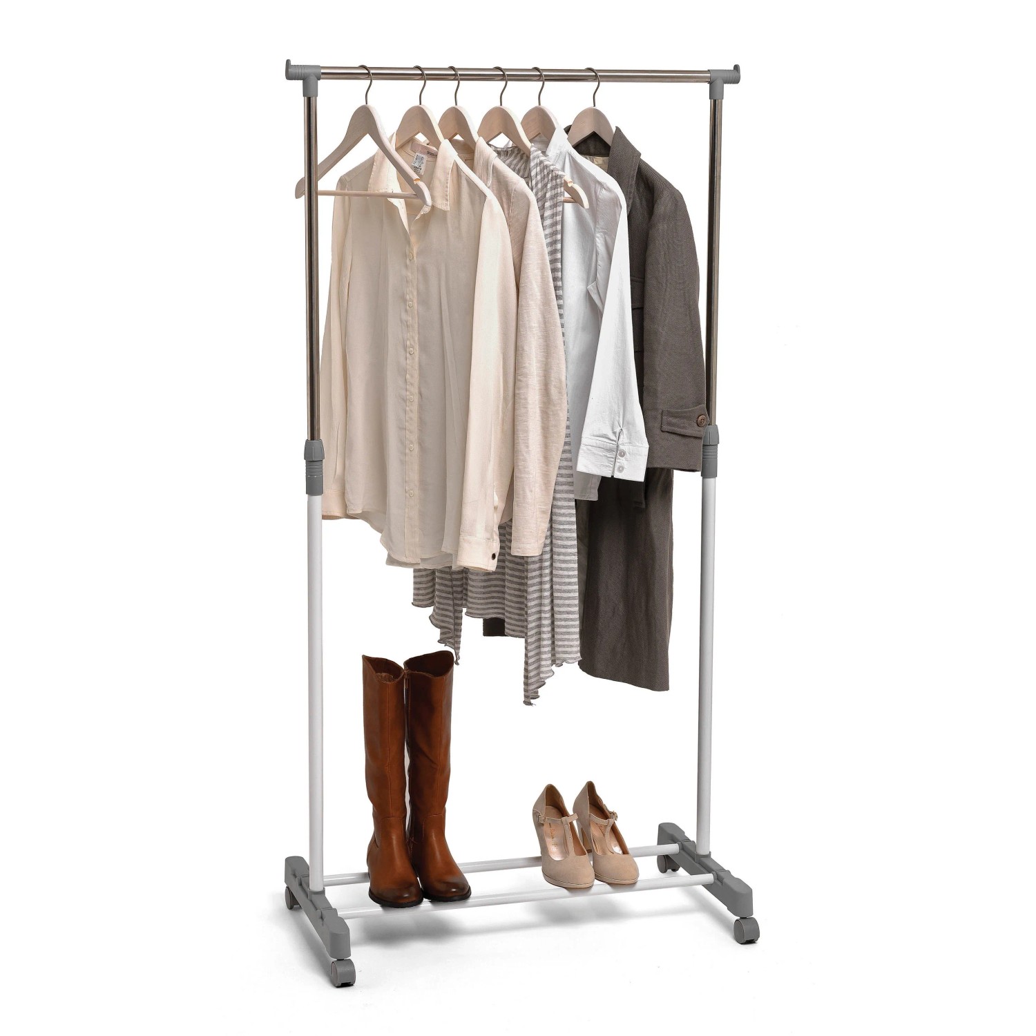 Appendino con vestiti e scarpe. Organizer armadio.