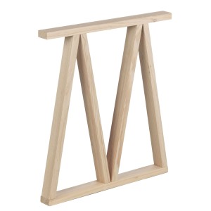 Cavalletti in legno grezzo per progetti versatili.