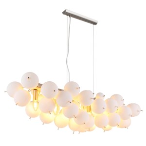 Lampada a sospensione moderna con sfere bianche, ideale come Sospensioni di stile.