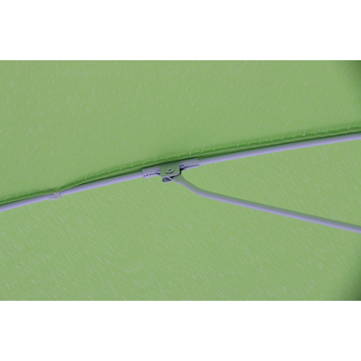 Dettaglio: Ombrellone da balcone CMI verde chiaro (Ø 200 cm) con struttura in acciaio.