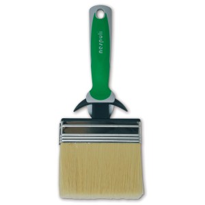 Pennello largo con manico verde per lavori di pittura.