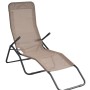 Lettino t.b.t. con rivestimento marrone e struttura scura.