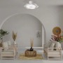 Ventilatore da soffitto bianco con luce in un soggiorno moderno.