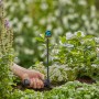 Tubo di prolunga Gardena da 20 cm per ugelli a spruzzo in uso nell'aiuola.
