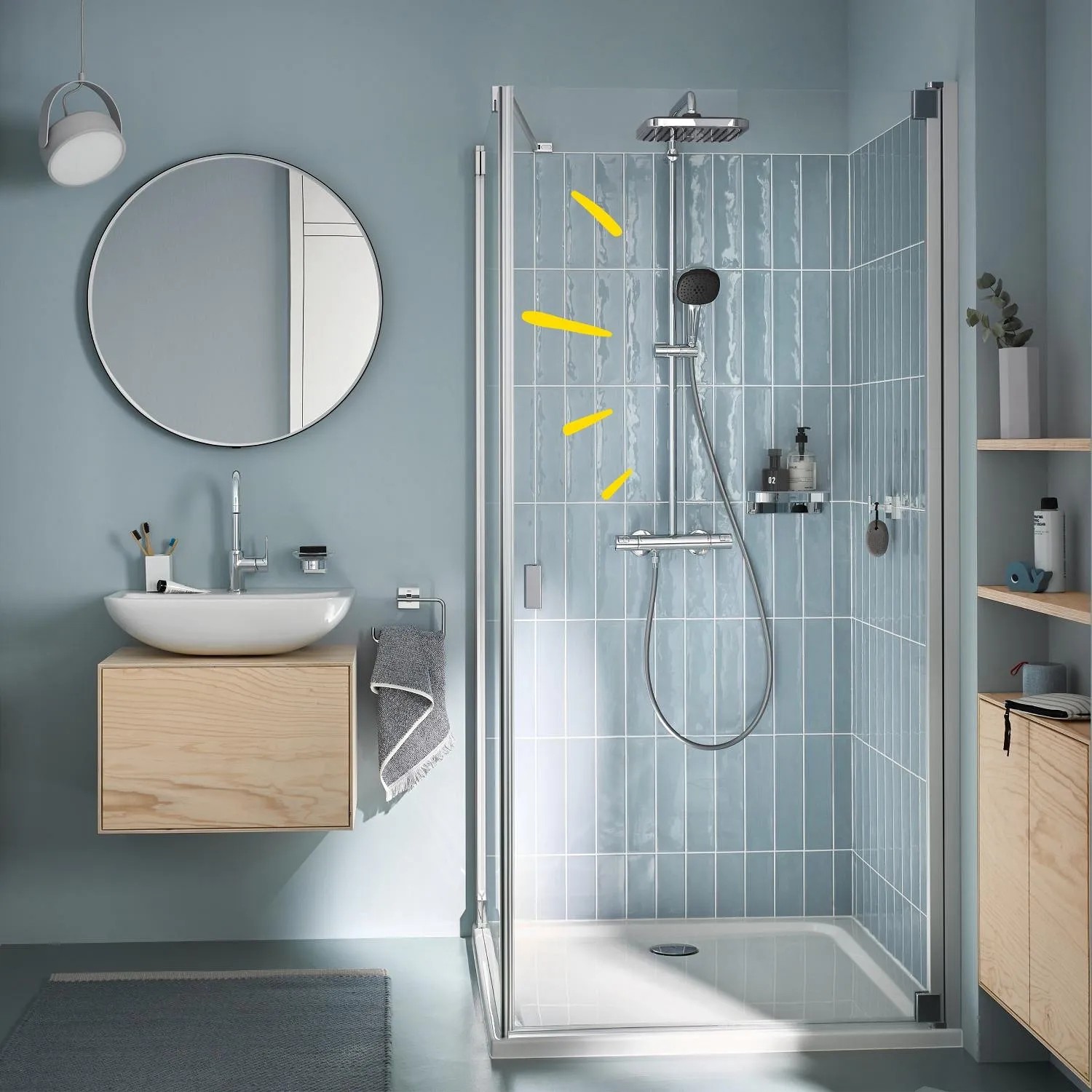 Set doccia Grohe Vitalio Comfort 250 con termostato cromato, soffione quadrato in bagno.