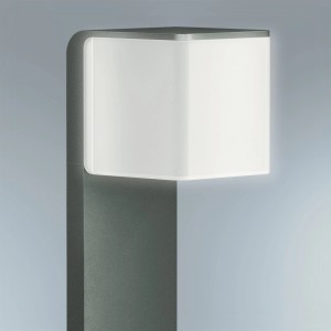 Moderna lampada da giardino a LED Steinel GL 80 antracite con corpo illuminante cubico.