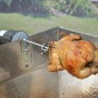 Motore elettrico per grill con pollo allo spiedo per una cottura uniforme.