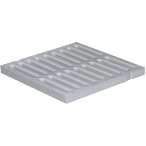 Coperchio quadrato grigio per pozzetto di scarico con motivo a scanalature.