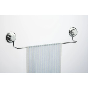 Portasciugamani cromato con ventose su parete bianca.