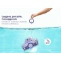 Robot per piscina Gre grigio da 4.000 mAh tenuto con un filo in piscina.