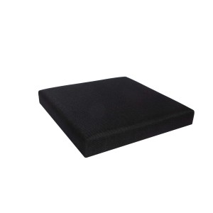 Pouf t.b.t. nero di forma quadrata.