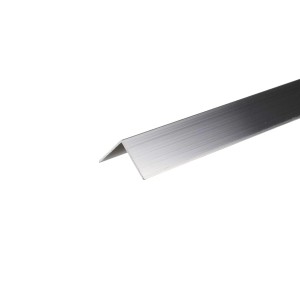 Profilo angolare in metallo color argento.