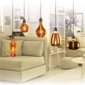 Diverse lampadine LED E27 t.b.t. in un ambiente domestico.