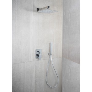 Soffione quadrato t.b.t. con doccetta e rubinetteria, effetto cromo.