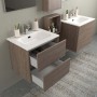 t.b.t. Mobile bagno con cassetti aperti in un bagno moderno.