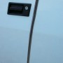 t.b.t. sull'auto: Dettaglio della portiera con maniglia e finiture. Accessorio auto interno.