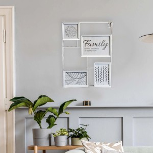 Moderna cornice multipla argentata per collage di foto.