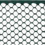 Rete in plastica verde con maglie a forma di rombo per diverse applicazioni in giardino.