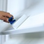 Verniciare con rullo in schiuma LUX, 10 cm, per risultati ottimali. Rullo in uso.