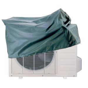 Condizionatore con copertura protettiva verde. Protezione dagli agenti atmosferici.