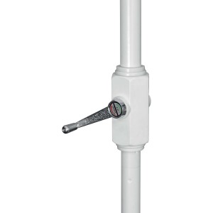 Dettaglio del meccanismo a manovella bianco di un ombrellone t.b.t.