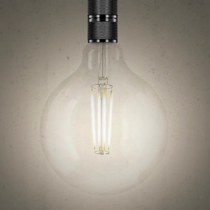 Lampadina LED E27 t.b.t., vetro trasparente con filamento e base nera.