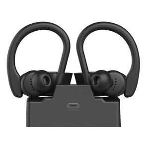 Cuffie t.b.t. nere con stazione di ricarica per interni auto.