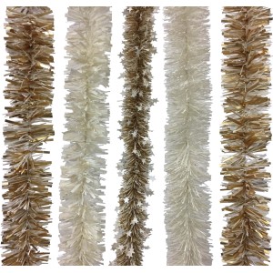 Ghirlande natalizie dorate e bianche assortite.