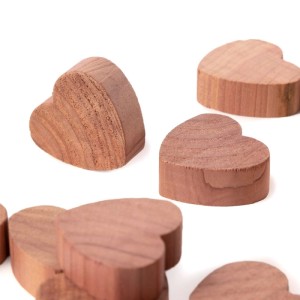 Set 15 antitarme forma cuoricini Compactor in cedro rosso naturale