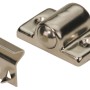 Fermascatto a sfera Hettich nichelato con contropiastra per ferramenta per mobili.