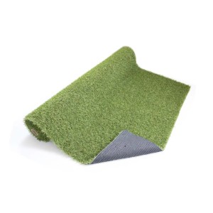 Rotolo di erba sintetica verde, ideale per giardino e terrazza.