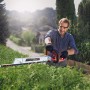 Tagliasiepi a batteria Einhell Power-X Change GE-CH 18/60 Li-Solo in uso.