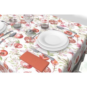 Tovaglia con melograni e fiori, tavola apparecchiata.