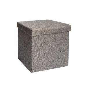Pouf quadrato grigio con rivestimento in tessuto.