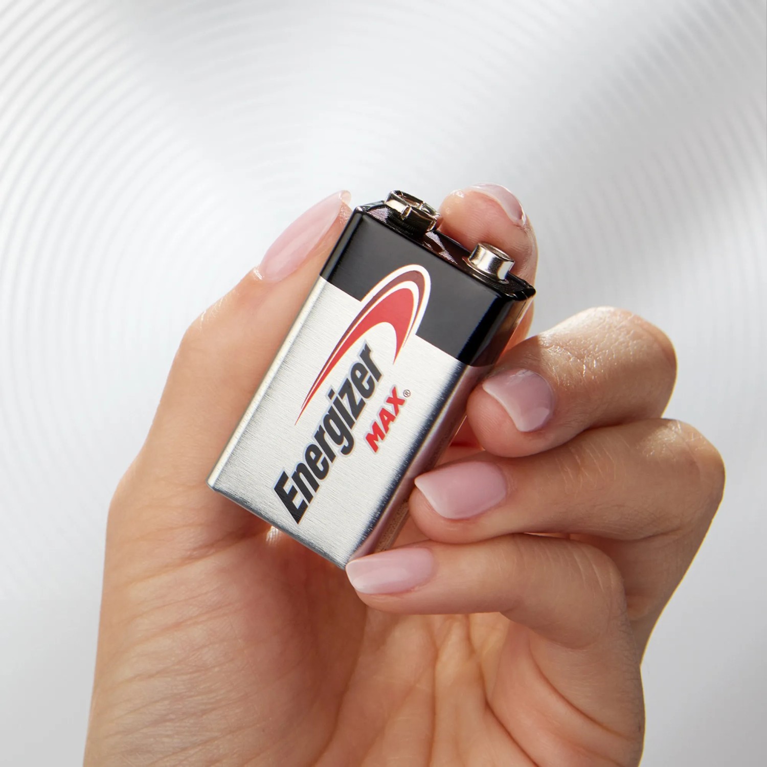 Batteria Energizer Max 9V in mano, batteria alcalina per dispositivi, blocco E.