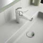 Miscelatore lavabo Ideal Standard Ceraplan cromato H75 lucido su lavabo bianco.