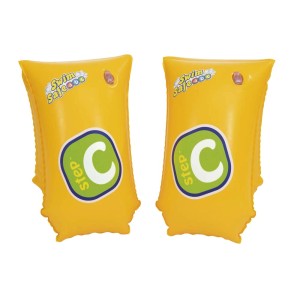 Braccioli gialli con stampa "Step C" per bambini.