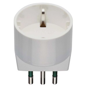 Adattatore t.b.t. bianco per prese, adattatore multiplo per dispositivi elettrici.