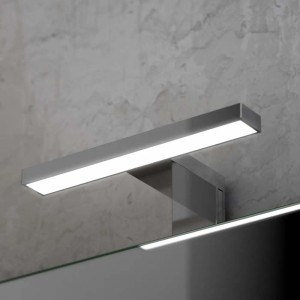 Specchio da parete t.b.t. con illuminazione LED.