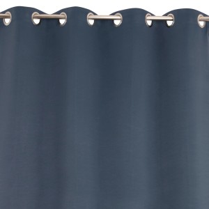Tenda in tessuto blu con occhielli per un facile fissaggio.