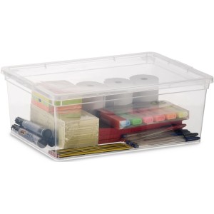 Box portaoggetti trasparente KIS C S con coperchio, riempita con articoli da ufficio.