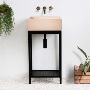 Fontana da giardino t.b.t. con vasca beige su struttura in metallo nero.