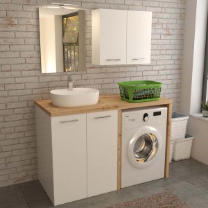 Bagno con mobile lavabo, lavatrice, specchio e pensile.