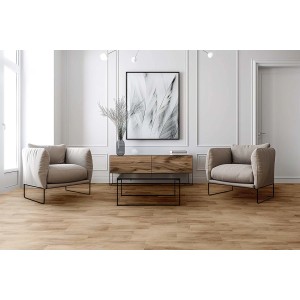 Piastrelle per pavimenti t.b.t. chiare effetto legno in ambiente living con poltrone e credenza.