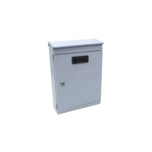 Cassetta postale grigia con serratura e finestra per targhetta.